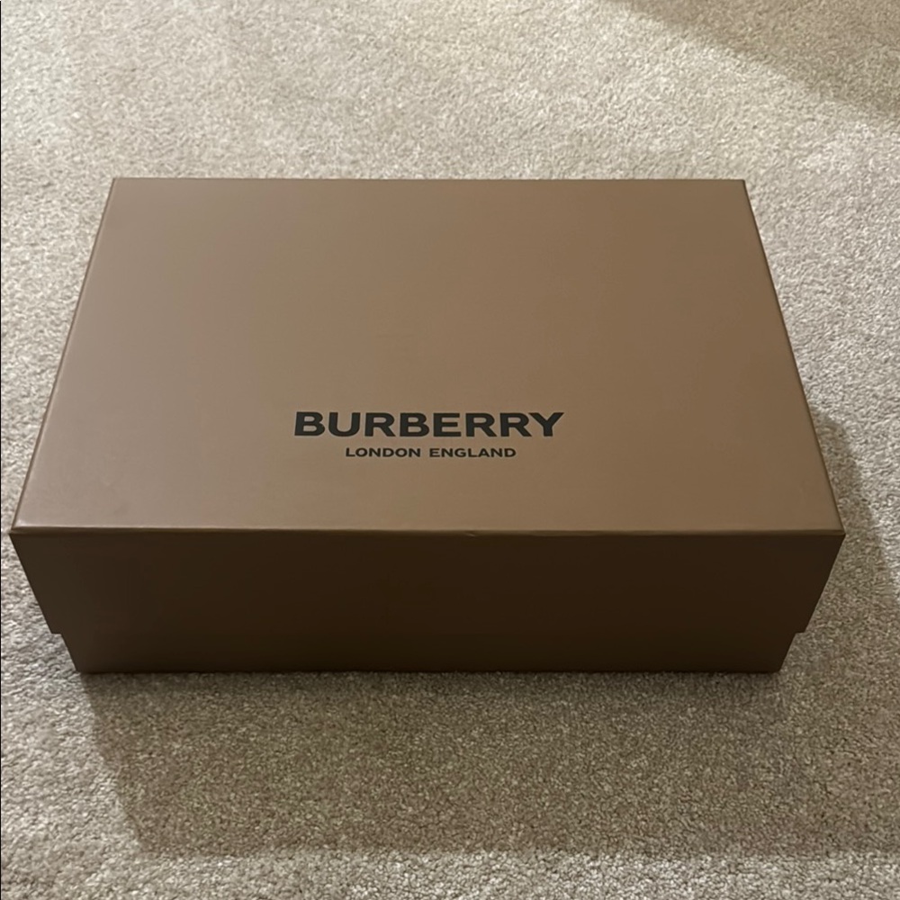 Burberry London England Brown Box
